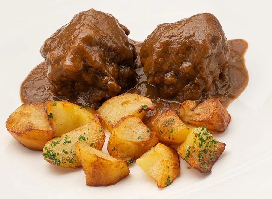 Rabo de toro guisado a la manera tradicional (a la cordobesa)