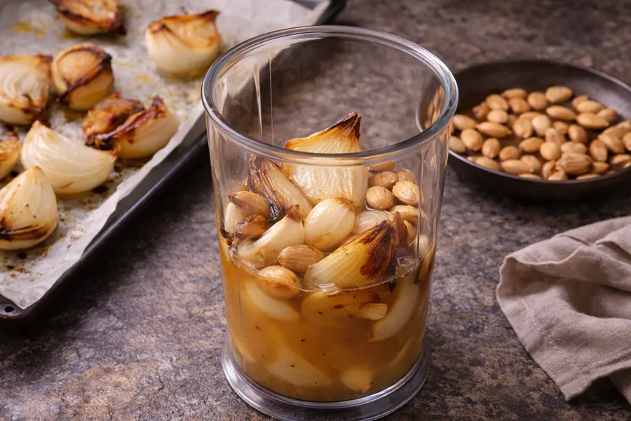 Foto 3 Salsa de cebolla asada y almendra